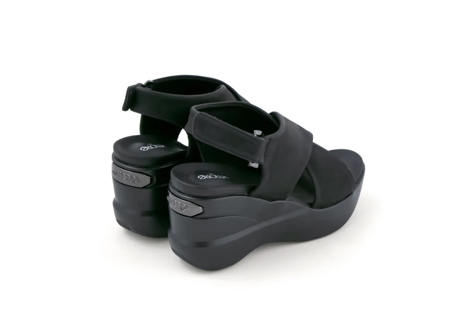 【美品】ameplaアメプラヒールアップサンダルorMORE 厚底 ブラックL ameplaアメプラヒールアップサンダルorMORE 厚底 ブラック
