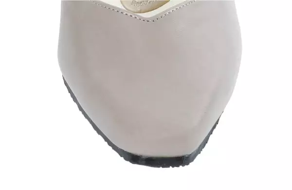 つま先部分アップ