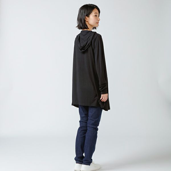 2023 UVブロックフーディ（ブラック） 着用画像 背面