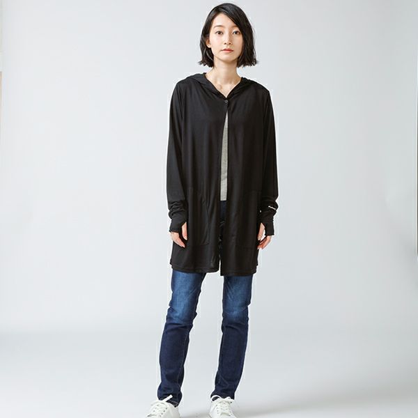 2023 UVブロックフーディ（ブラック） 着用画像 正面