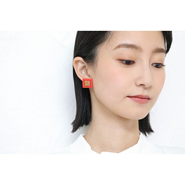 金印（ルージュ/ピアス） 着用画像 片パーツのみ
