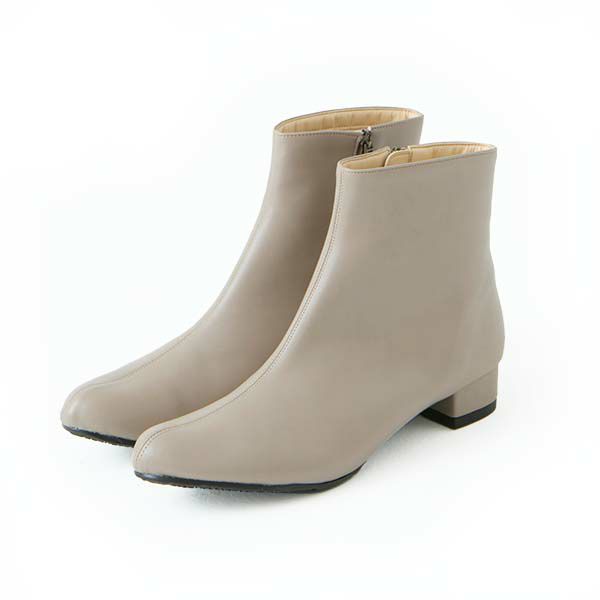 整体ブーツ 3cmヒール（グレージュ）斜め正面