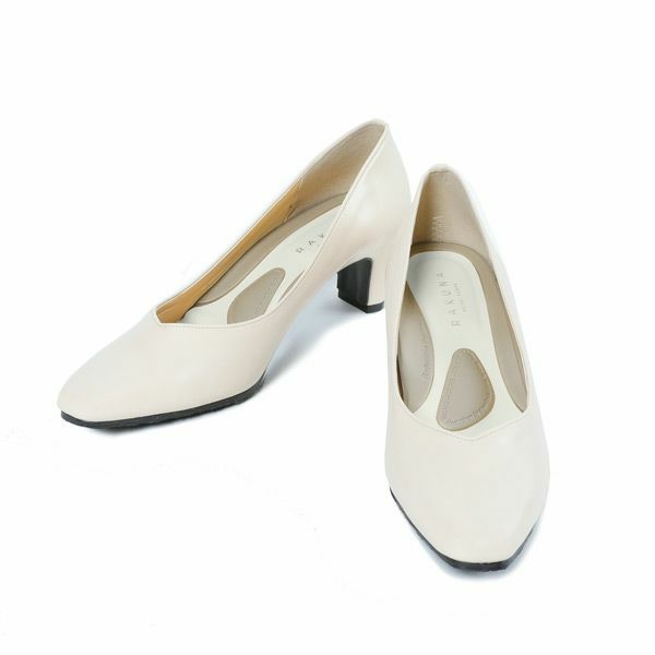 カラー整体パンプス 5cmヒール（オフホワイト）