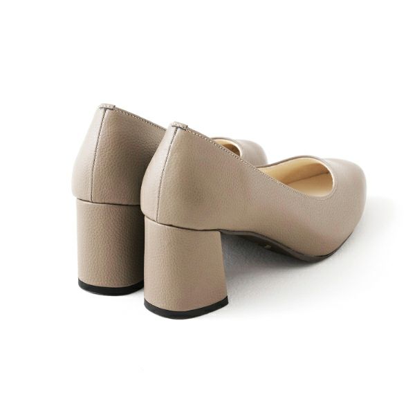 フットケアパンプス 6cmヒール（エトープ)斜め背面