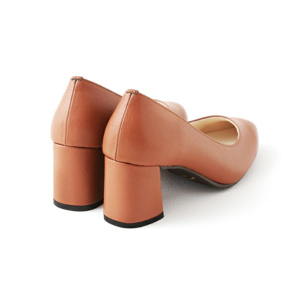 フットケアパンプス 6cmヒール（キャメル)斜め背面