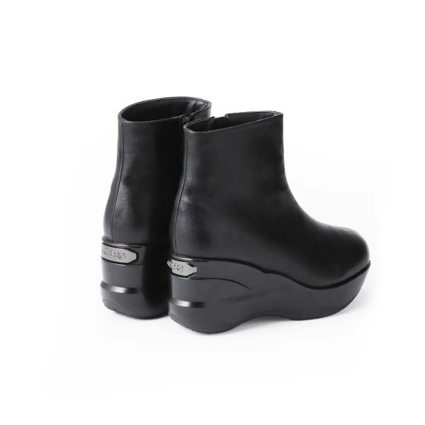 ヒールアップブーツ（ジップタイプ）斜め背面